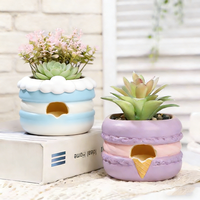 Pots de plantes décoratifs en résine peints à la main, style aventure naturelle moderne, ajoutent une touche ludique à votre maison ou votre bureau