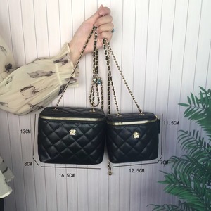 Mini <span class=keywords><strong>sac</strong></span> à bandoulière carré tendance en PU souple <span class=keywords><strong>avec</strong></span> chaîne losanges et doublure en polyester, à sangle unique pour femme - Product Image 3