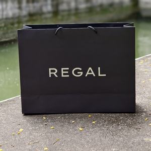 Sacs en papier kraft personnalisés de luxe pour cadeaux, sacs d'emballage imprimés blancs et bruns avec votre propre logo - Product Image 3