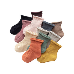 <span class=keywords><strong>Chaussettes</strong></span> pour bébé d'hiver à blocs de couleur en coton biologique antidérapant pour garçon et fille <span class=keywords><strong>Chaussettes</strong></span> rétro antidérapantes en tricot pour bébé - Product Image 3