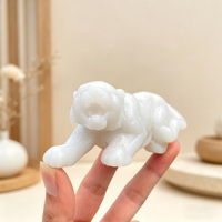 Vente en gros de statues de tigre en jade blanc naturel sculptées à la main, en cristal, pour la décoration de la maison et le Feng Shui