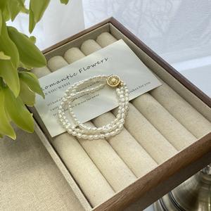 Bracelet en perles de riz blanc fait main 2025, trois couches, 3-4 mm, collier de perles d'eau douce pour femmes, propre, 18 cm de circonférence de la main - Product Image 2