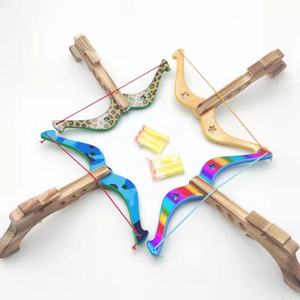 Jouet en bois classique, cadeaux pour garçons, jeu de tir, arc et flèches faits à la main pour enfants, jeu en plein air, jouet arbalète en bois - Product Image 3