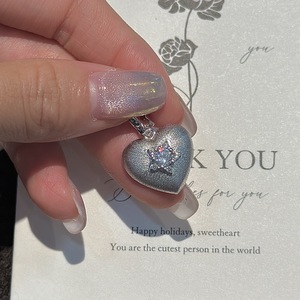 จี้รูปหัวใจเงินแท้ S925 ขัดเงา สไตล์วินเทจ เรียบง่าย ทันสมัย ดีไซน์เฉพาะตัว เหมาะสำหรับเป็นของขวัญ - Product Image 2