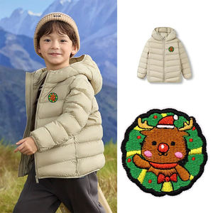 Vente en gros de patchs thermocollants brodés de Noël personnalisés patchs sur le thème du père Noël bonhomme de neige bricolage vêtements vestes chapeaux jeans IPads - Product Image 5