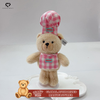 Chapeau de chef à motif quadrillé bleu sur le thème alimentaire, Ours en peluche rose, Tablier sur le thème de la pâtisserie, Poupée en peluche