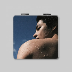 Espejo de Maquillaje Portátil Plegable Cuadrado de Doble Cara con Diseño de Ídolo de KPOP, Bangtan Boys <span class=keywords><strong>V</strong></span> Taehyung, TIPO 1 - Product Image 3