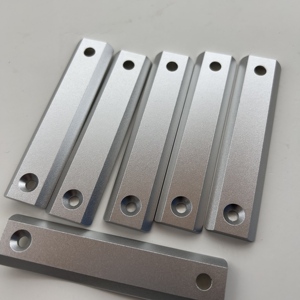 Pièces en alliage d'aluminium usinées avec précision sur commande numérique (CNC) - Pièces d'usinage par fraisage CNC - Product Image 5