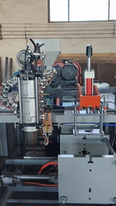 Machine automatique de moulage par extrusion soufflage Chine <span class=keywords><strong>Plastique</strong></span> HDPE 1L 2L 5L Jerrycan Barrel bouteille utilisée pour le roulement du moteur - Product Image 5