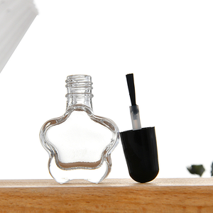Muestra Gratis de Mini Botella de Vidrio para Esmalte de Uñas de 5 ml, Diseño Único en Forma de Pentágono, Recargable, con Pincel y Tapa de Plástico Negra - Product Image 4