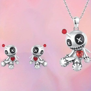 ชุดเครื่องประดับตุ๊กตาสุดสร้างสรรค์ สร้อยคอรูปหัวใจเคลือบสีน่ารักสำหรับผู้หญิง ดีไซน์หุ่นยนต์ 3 มิติ เครื่องประดับสำหรับใช้ในชีวิตประจำวัน - Product Image 1