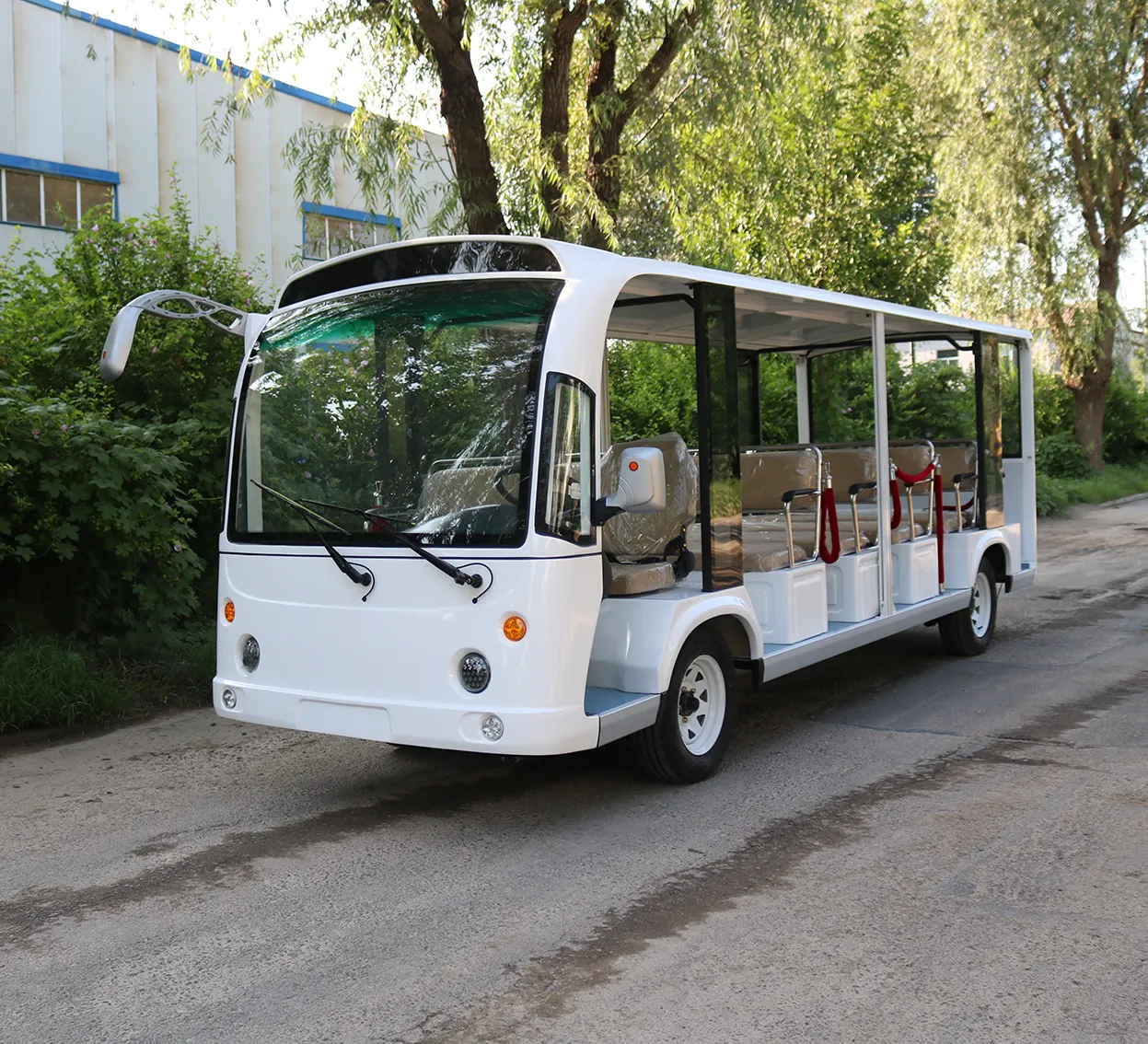 Bus touristique 4 roues E à vendre