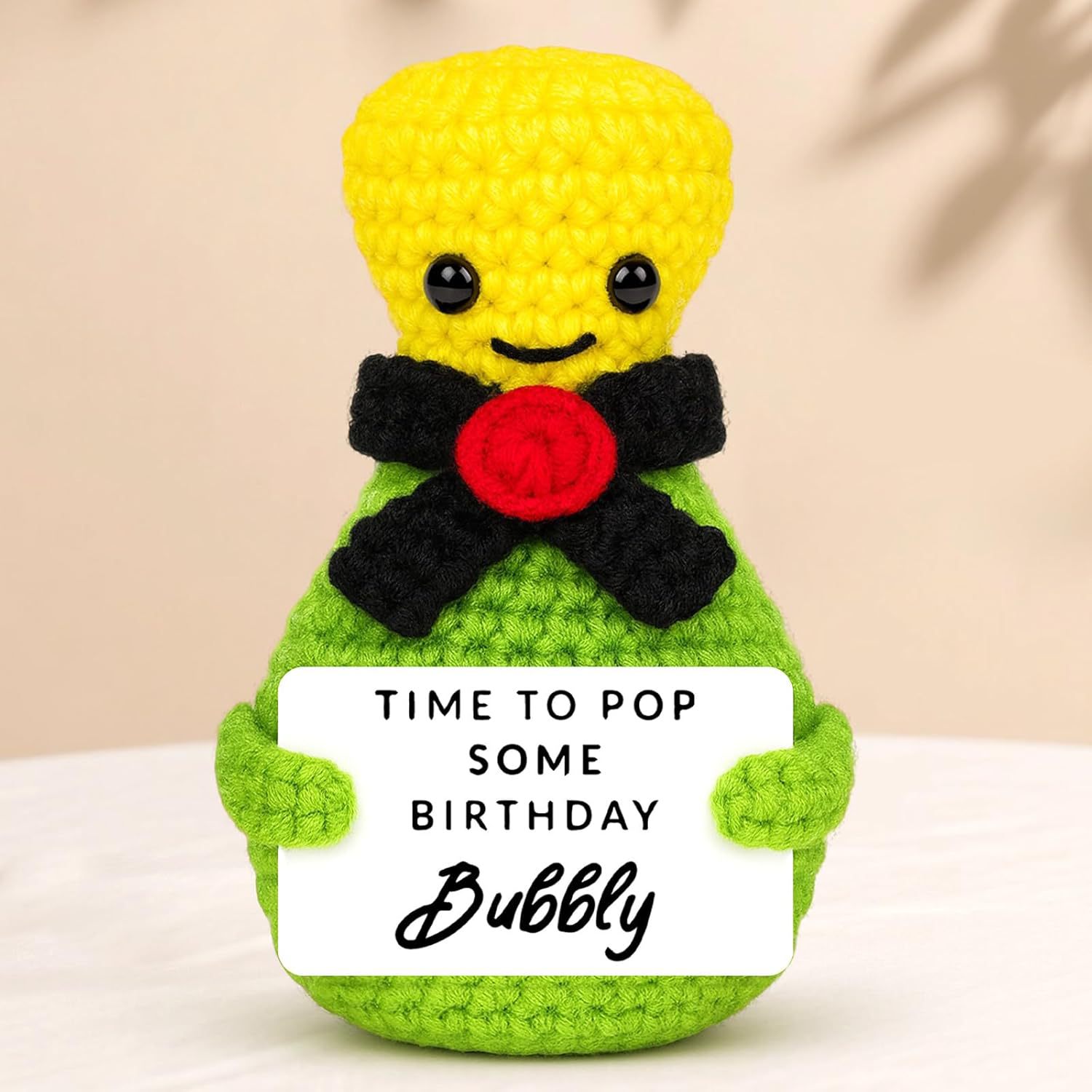 Poupée champagne au crochet pour anniversaire