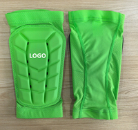 En gros, protège-tibias de football légers en Spandex alvéolé avec manchon de compression du mollet et sangle de maintien de jambe, pour adultes et jeunes