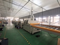 Hoge-Kwaliteit High-Speed Running 1300Mm Grote Uv Coating Machine Flexibele Vernis Lamineren Machine