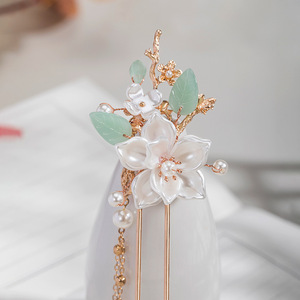 Coiffe Hanfu, épingle à cheveux camélia de style ancien, épingle à cheveux à pompon, ornement capillaire de style chinois, éléments Han, style national - Product Image 3