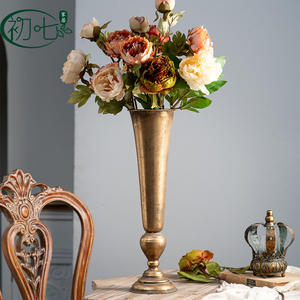 Jarrón Dorado Retro Europeo, Decoración Vintage de Metal, Centro de Mesa para Bodas, Adorno para Mesa - Product Image 2