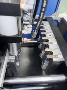 用于PET PP塑料的四腔半自动吹塑机，其核心部件包括泵PLC发动机轴承电机 - Product Image 4