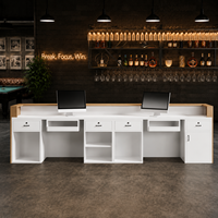 Comptoir de réception de style industriel simple avec comptoirs hauts et bas, adapté aux bars et restaurants, personnalisable