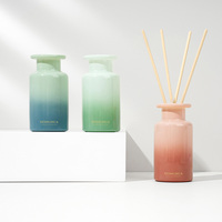 Bouteille diffuseur d'arômes en verre rond de 120 ml pour la décoration de la maison et de la salle de bain, avec bâtonnets en rotin et huiles essentielles – Vente en gros