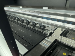 <strong>1</strong>.8m <strong>4</strong>-printhead Inkjet Printer with High-precision Printhead Combination for More Efficient Large-format <strong>Printing</strong> - Product Image 5