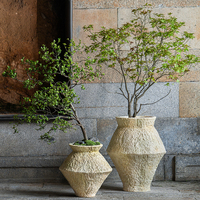 Pots de fleurs et support de présentation en béton texturé beige, écologiques, durables, modernes, pour l'intérieur et l'extérieur, pour la maison et le jardin