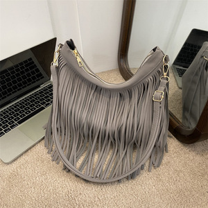 2023 bohème Vintage Hobo sac à bandoulière à la mode en cuir suédé longue frangée gland rétro grande capacité messager Zip hiver - Product Image 3