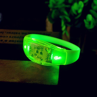 Promotion FineGreen - Bracelet en silicone LED personnalisé avec logo, activé par le son, pour les fêtes, bracelet LED activé par le mouvement pour les concerts