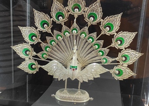 Barrette à cheveux en résine émaillée, motif paon, ton argenté, plume d'oiseau, accessoire décoratif pour femme - Product Image 3
