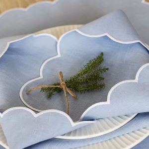 Garniture de pétoncle de serviettes de table en lin biologique 100% personnalisées avec motif brodé Style moderne fait à la main pour les mariages Restaurants - Product Image 6