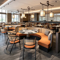 Ensemble de mobilier commercial en cuir et marbre, comprenant banquette demi-courbe, table et chaises, pour café, restaurant et espace de restauration