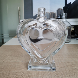 Bouteille en verre pour boisson, Unique, <span class=keywords><strong>de</strong></span> 500ml, en forme <span class=keywords><strong>de</strong></span> cœur, pour liqueur, <span class=keywords><strong>de</strong></span> couleur noire - Product Image 1