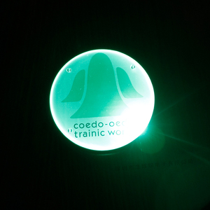 LED giáng sinh <span class=keywords><strong>pins</strong></span> Epoxy nhựa phù hiệu ánh sáng lên Glow Trâm kỳ nghỉ bên ủng hộ tùy chỉnh Epoxy ve áo <span class=keywords><strong>pins</strong></span> lễ hội Quà Tặng phụ kiện - Product Image 4