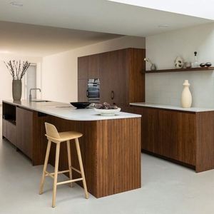 Ensemble complet d'armoires de cuisine moderne de luxe Meubles modulaires de style antique en placage de bois de chêne blanc pour la salle à manger - Product Image 1