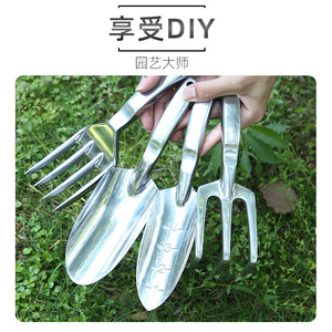 Aluminum Alloy Garden Shovel With Three Teeth Lightweight Digging Tool For Planting Flowers And Vegetables In Garden - Product Image 5