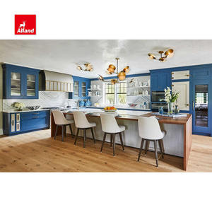 AllandCabinet <span class=keywords><strong>Hotte</strong></span> encastrée tricolore personnalisée avec bande en laiton Armoire <span class=keywords><strong>de</strong></span> <span class=keywords><strong>cuisine</strong></span> avec îlot <span class=keywords><strong>de</strong></span> comptoir en quartz et noyer - Product Image 1