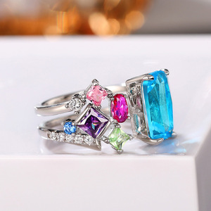 Anello aperto da donna con design geometrico colorato, gioiello alla moda per le dita - Product Image 1