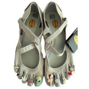 <span class=keywords><strong>Scarpe</strong></span> da <span class=keywords><strong>donna</strong></span> grigie a cinque dita, stile barefoot, con decorazioni personalizzabili, cinturino regolabile, suola Vibram, per yoga, <span class=keywords><strong>fitness</strong></span> e tempo libero. - Product Image 5