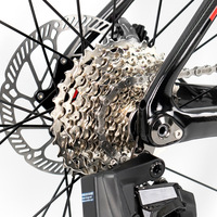 Vélo de course sur route en fibre de carbone 3K léger de 8,8 kg, 700C, transmission sans fil à 24 vitesses, frein à disque hydraulique, câblage interne