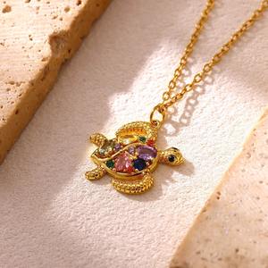 Collana con Ciondolo Tartaruga Marina in Acciaio Inossidabile Placcato Oro 18K con Zirconia Arcobaleno Scintillante, Gioiello Estivo da Spiaggia e Oceano, Regalo per Donne - Product Image 4