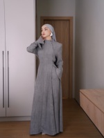 Ensemble Abaya Modeste Personnalisé Loriya avec Robe à Col Montant Boutonné et Manches Évasées & Pantalon Large pour Femmes Musulmanes
