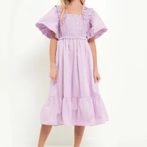 Vente en gros d'usine Robe en popeline de coton personnalisée de haute qualité Robe midi décontractée à volants manches lanternes pour femmes