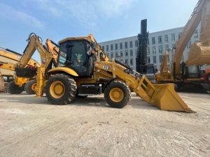 Chargeuse-pelleteuse Caterpillar 424, engin de construction, poids 7980 kg, 0-2000 heures, disponible dès maintenant - Product Image 2