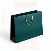 Sac cadeau en papier personnalisé de qualité supérieure avec poignées en cordon, plusieurs tailles, papier d'art mat, sac de shopping pour la vente au détail et l'emballage de cadeaux d'entreprise