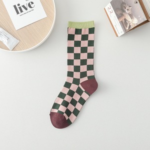 Calcetines a media pantorrilla para mujer con estampado a cuadros de tablero de ajedrez, de moda, para primavera y verano, que combinan con pantalones Shark - Product Image 3