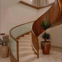 Solution d'escalier circulaire élégante et personnalisée pour l'intérieur moderne de la maison, escalier en spirale en bois