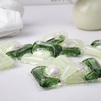 Détergent à lessive industriel Dosettes de détergent parfumées de luxe à trois chambres Dosettes de détergent de savon liquide de Chine 6 en 1