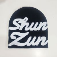 Gorro de Punto de Alto Contraste, Diseño Monocromático, Efecto de Texto en Relieve, Pieza Destacada, Gorro Jacquard Acrílico