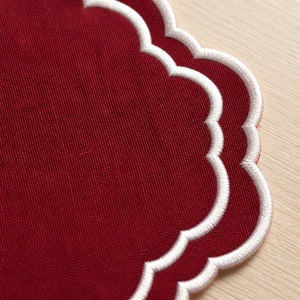 Set de table et serviettes circulaires personnalisés, faits main, brodés, en lin 100% lavé - Product Image 2