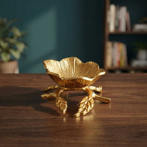 Bandeja Decorativa de Lujo en Forma de Flor Dorada de Metal - Product Image 2